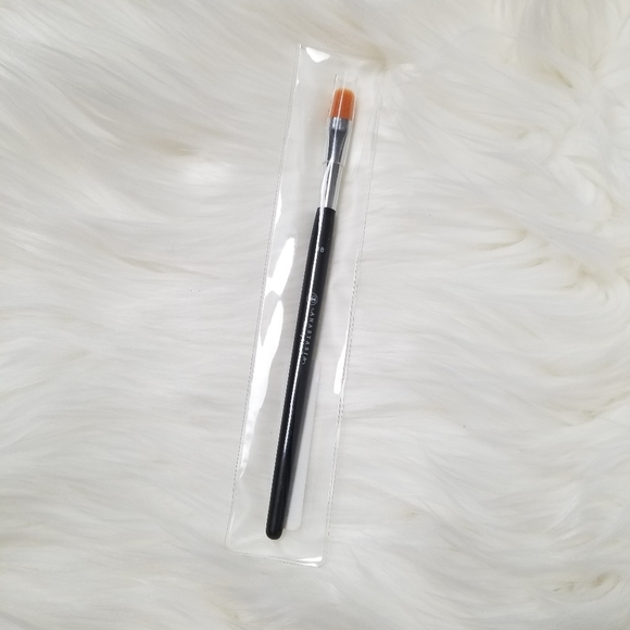 ABH Precise Concealer Brush 18 - Picture 2 of 6